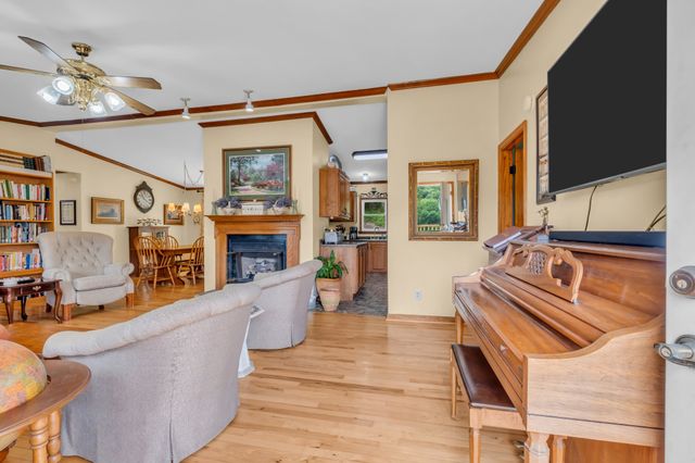 593 Rogues Fork Rd, Bethpage, TN 37022