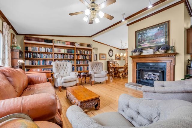 593 Rogues Fork Rd, Bethpage, TN 37022
