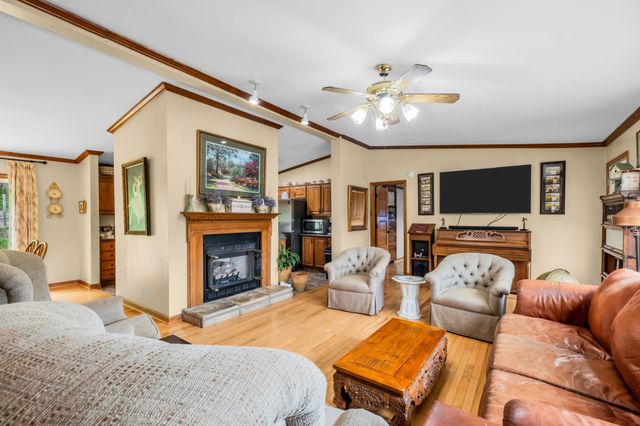 593 Rogues Fork Rd, Bethpage, TN 37022