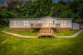 593 Rogues Fork Rd, Bethpage, TN 37022