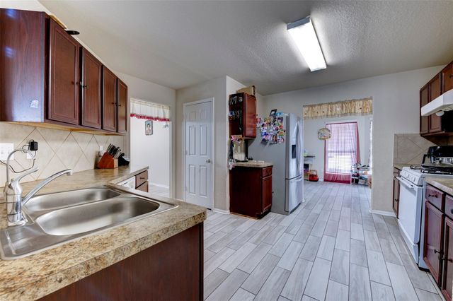 11027 E Fall Fern Circle, Houston, TX 77044