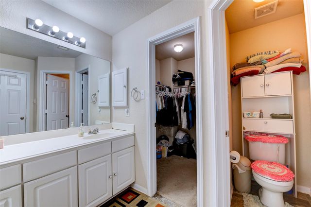 11027 E Fall Fern Circle, Houston, TX 77044