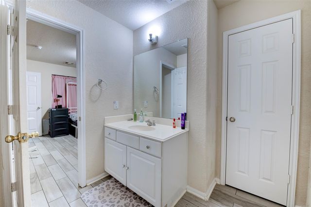 11027 E Fall Fern Circle, Houston, TX 77044