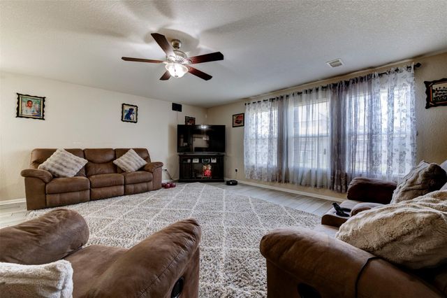 11027 E Fall Fern Circle, Houston, TX 77044