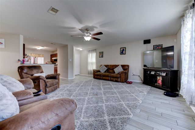11027 E Fall Fern Circle, Houston, TX 77044