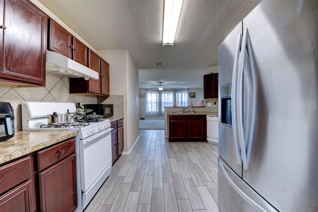 11027 E Fall Fern Circle, Houston, TX 77044