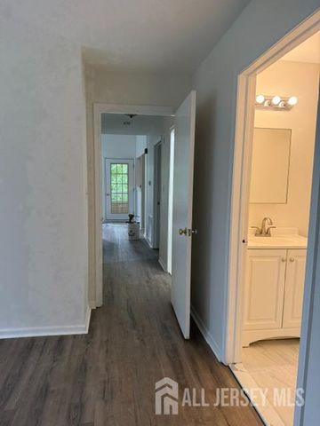 27 dennis Court, Hightstown, NJ 08520