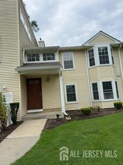 27 dennis Court, Hightstown, NJ 08520