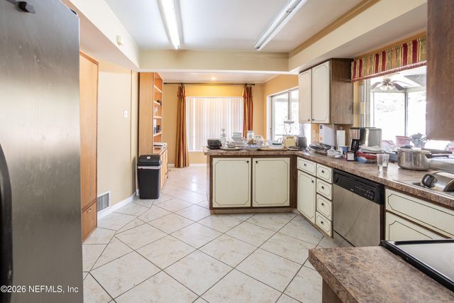 8133 MC GLOTHLIN Street, Jacksonville, FL 32210