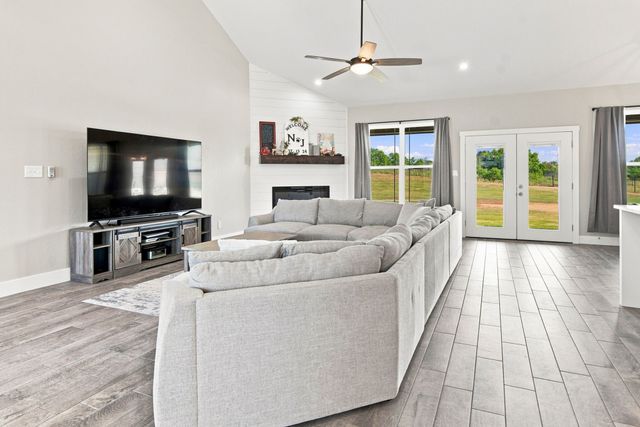 121 Friendship Way, Boyd, TX 76023