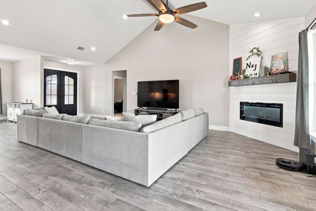 121 Friendship Way, Boyd, TX 76023