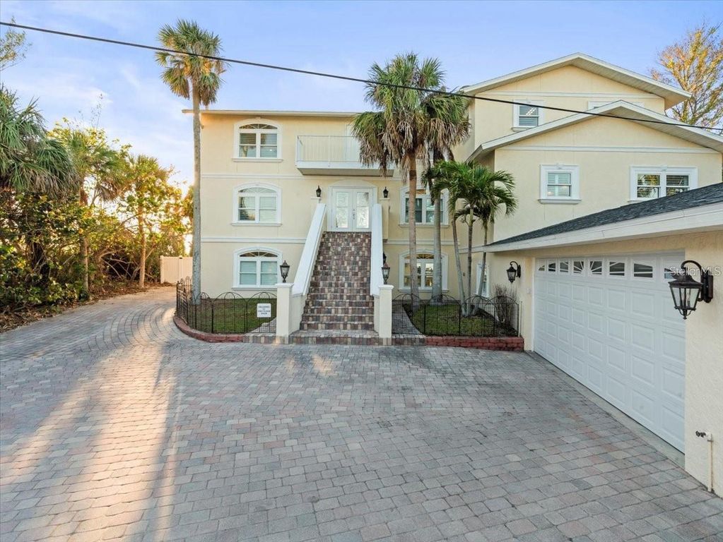 Image 3 of property listing at 8030 MANASOTA KEY ROAD, Englewood, FL 34223