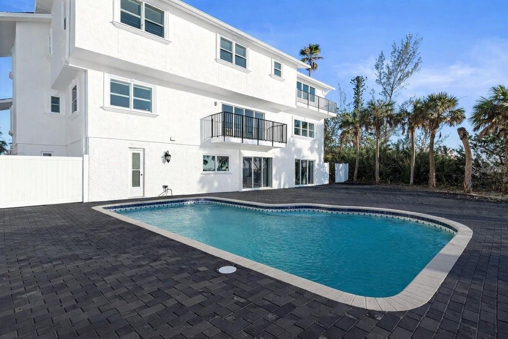 Image 4 of property listing at 8030 MANASOTA KEY ROAD, Englewood, FL 34223