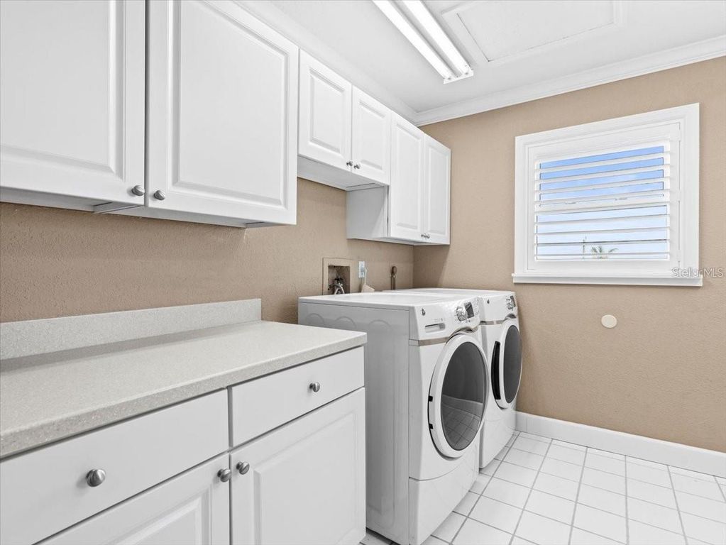 Image 31 of property listing at 8030 MANASOTA KEY ROAD, Englewood, FL 34223