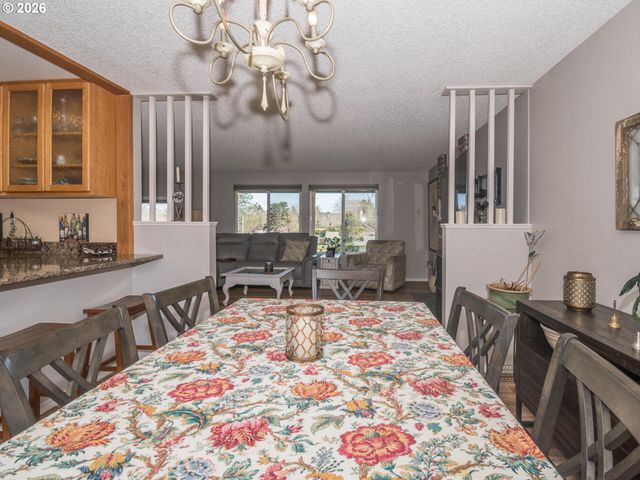 4031 Se KNARR Cir, Troutdale, OR 97060