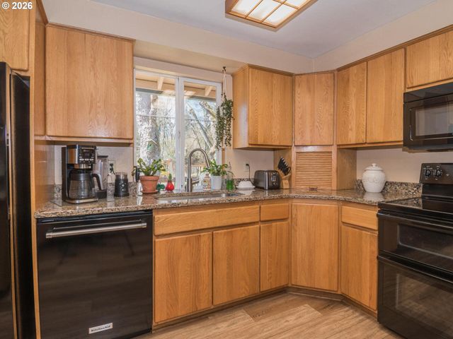 4031 Se KNARR Cir, Troutdale, OR 97060