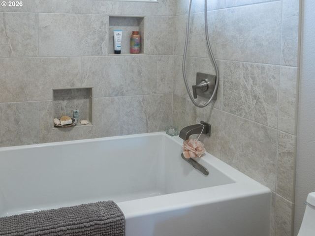 4031 Se KNARR Cir, Troutdale, OR 97060