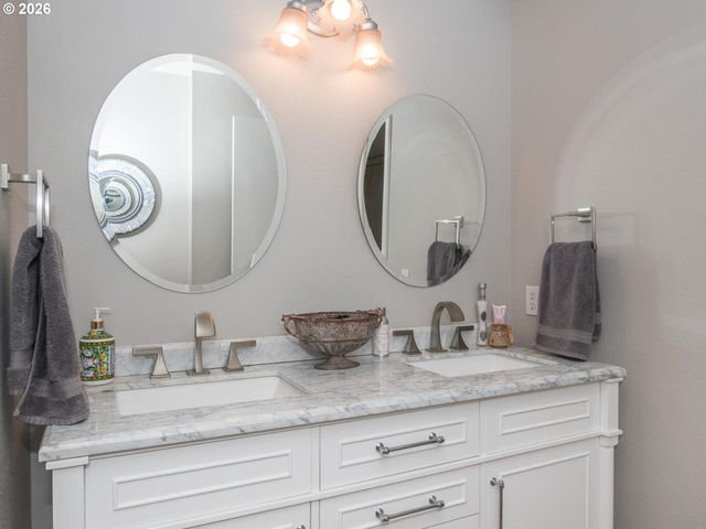 4031 Se KNARR Cir, Troutdale, OR 97060