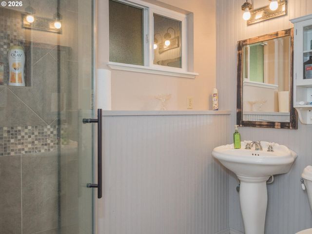 4031 Se KNARR Cir, Troutdale, OR 97060