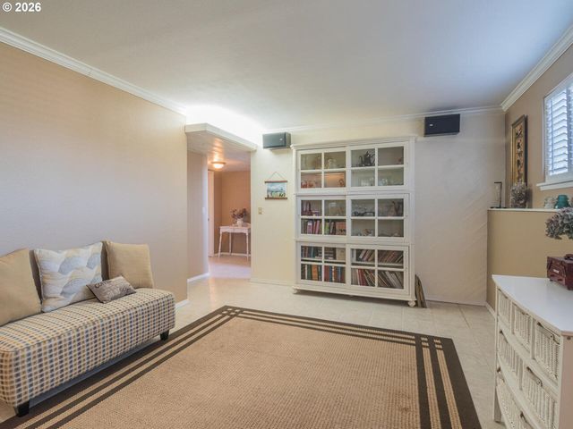 4031 Se KNARR Cir, Troutdale, OR 97060