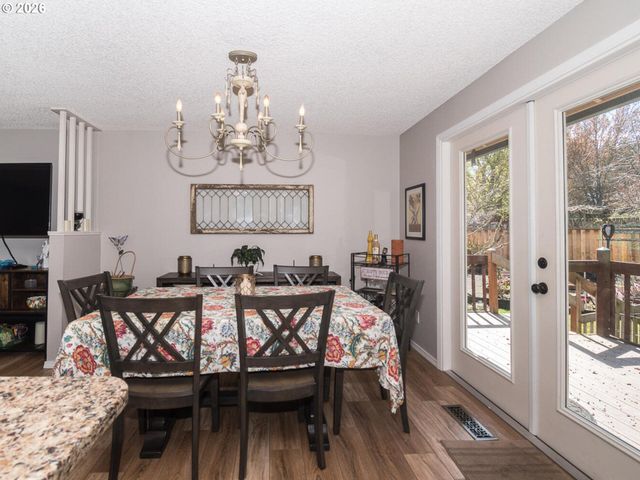 4031 Se KNARR Cir, Troutdale, OR 97060