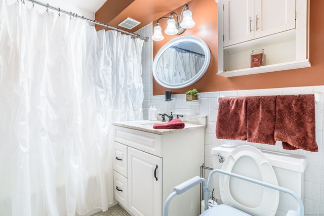 80 Cartright Street 5D, Bridgeport, CT 06604