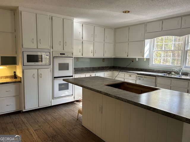 135 Melody Lane, Fayetteville, GA 30215