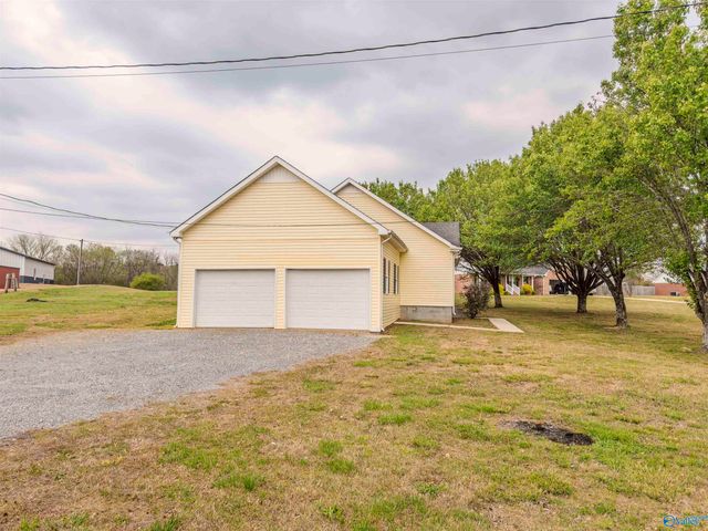 25 County Road 392, Trinity, AL 35673