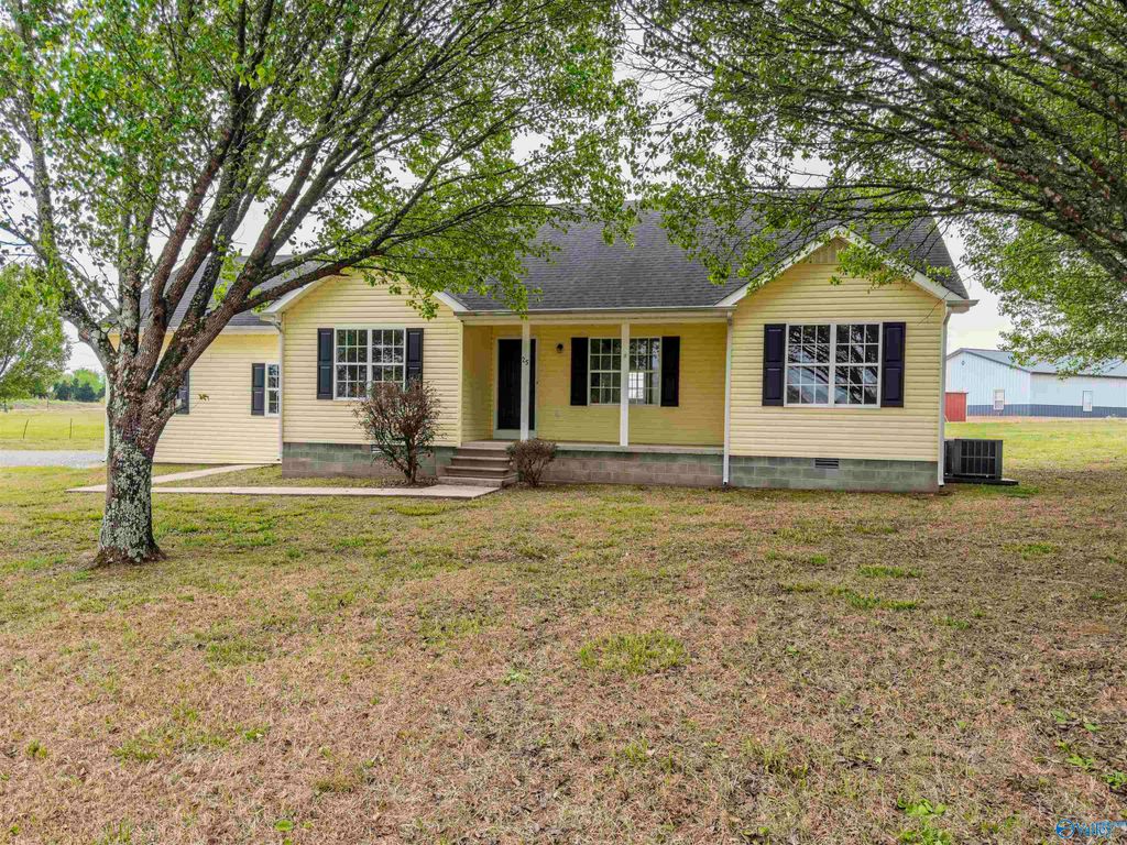 25 County Road 392, Trinity, AL 35673