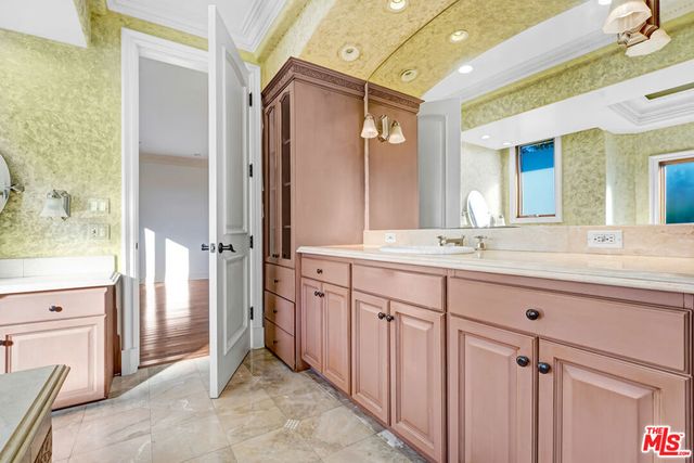 219 S Willaman Drive, Beverly Hills, CA 90211