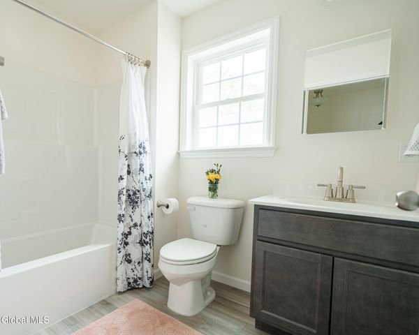 420 Summit Avenue, Schenectady, NY 12307