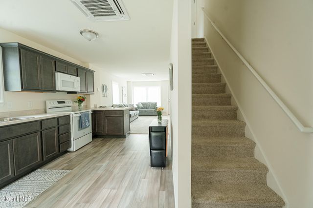 420 Summit Avenue, Schenectady, NY 12307