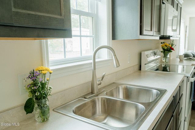 420 Summit Avenue, Schenectady, NY 12307