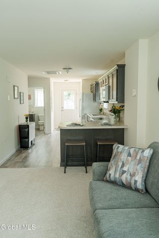 420 Summit Avenue, Schenectady, NY 12307