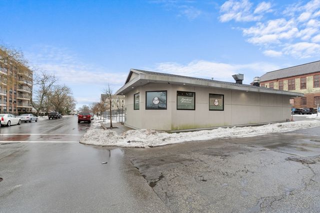 289 Acushnet Ave, New Bedford, MA 02740