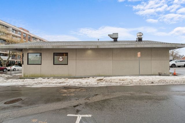 289 Acushnet Ave, New Bedford, MA 02740