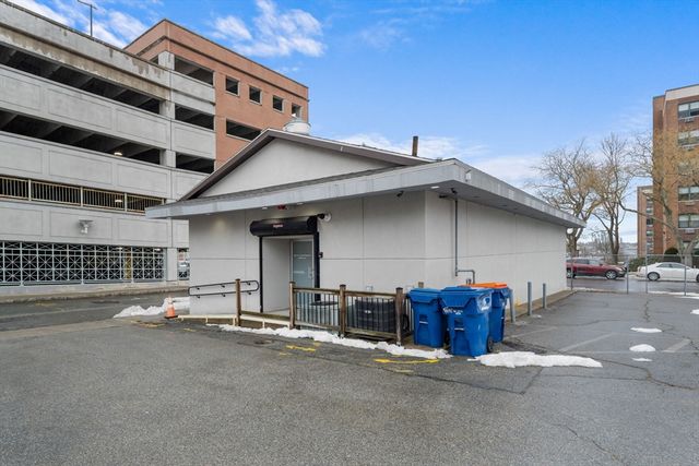 289 Acushnet Ave, New Bedford, MA 02740