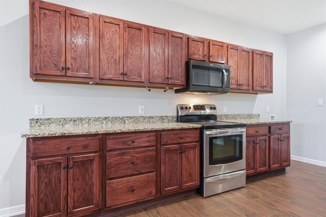 1205 Avenue B, Lacy Lakeview, TX 76705