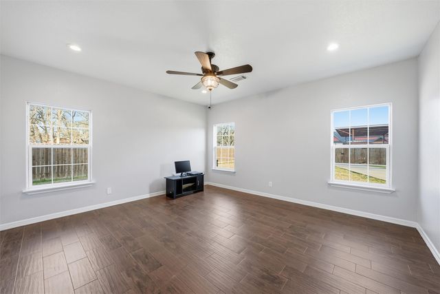 1205 Avenue B, Lacy Lakeview, TX 76705