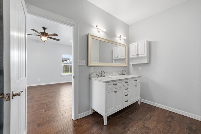 1205 Avenue B, Lacy Lakeview, TX 76705