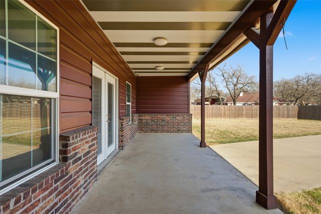 1205 Avenue B, Lacy Lakeview, TX 76705