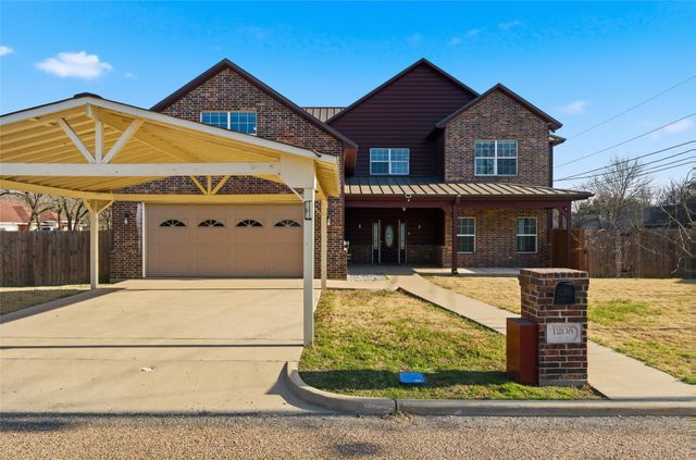 1205 Avenue B, Lacy Lakeview, TX 76705