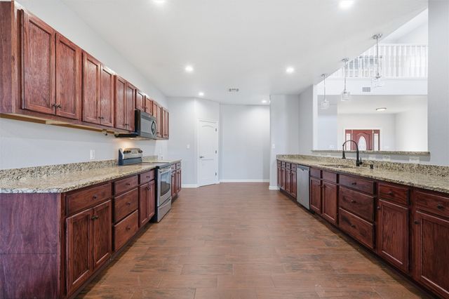 1205 Avenue B, Lacy Lakeview, TX 76705