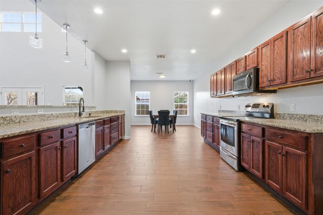 1205 Avenue B, Lacy Lakeview, TX 76705