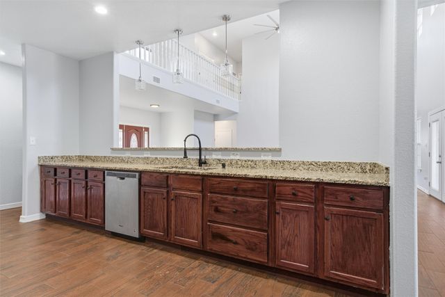 1205 Avenue B, Lacy Lakeview, TX 76705