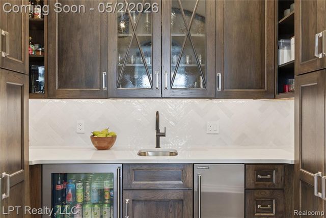 1106 Sheffield Park Lane, Oakland, MI 48363