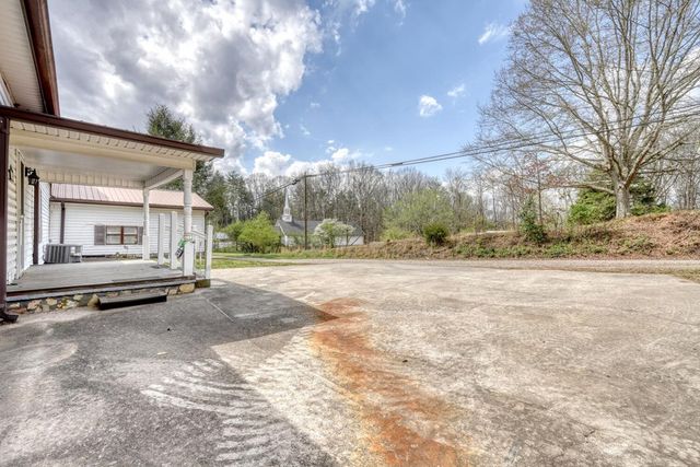 211 Ada Street, Blue Ridge, GA 30513