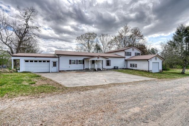 211 Ada Street, Blue Ridge, GA 30513