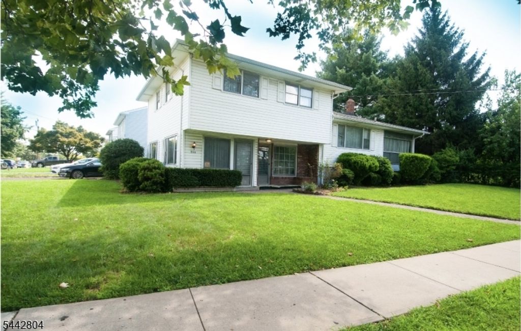 1 Country Club Ln, Elizabeth City, NJ 07208 — exterior