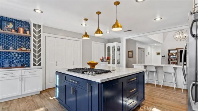 23420 Via Castanet, Valencia, CA 91355